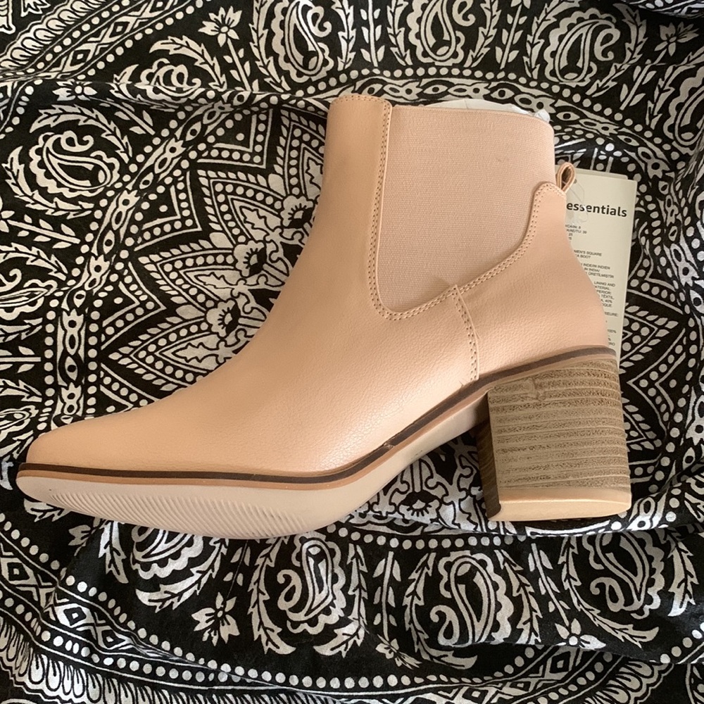 Amazon Essentials Boots - Picture 6 of 9